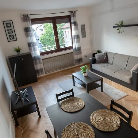 Apartmán Huge 2 Bedroom Flat With Stunning View - Close To Sziget